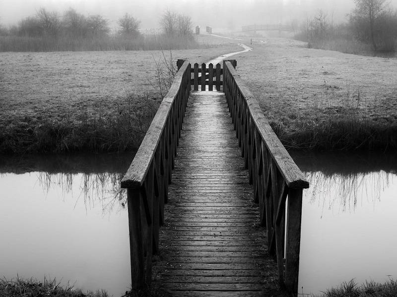 Leading Lines. Photograph landscapes with your iPhone. Black and white picture. Bridge.